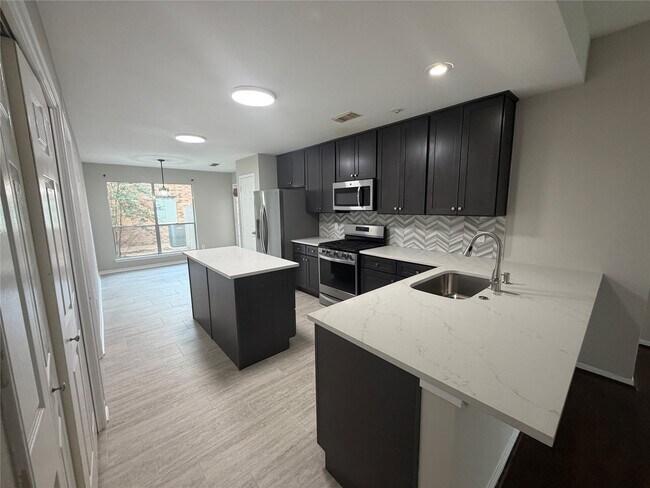 Building Photo - 75 E Village Knoll Cir