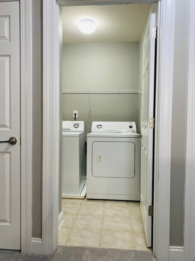Building Photo - 9035 Parlor Dr
