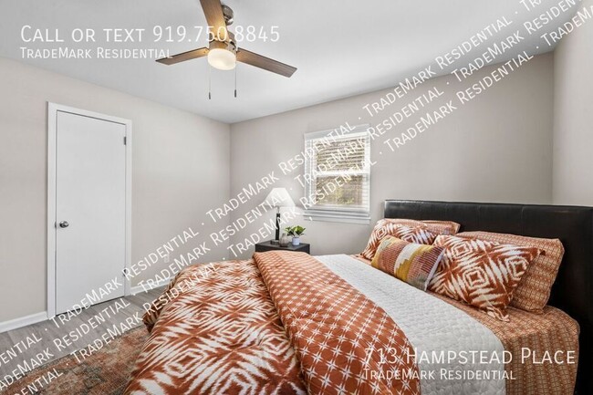 Building Photo - 713 Hampstead Pl
