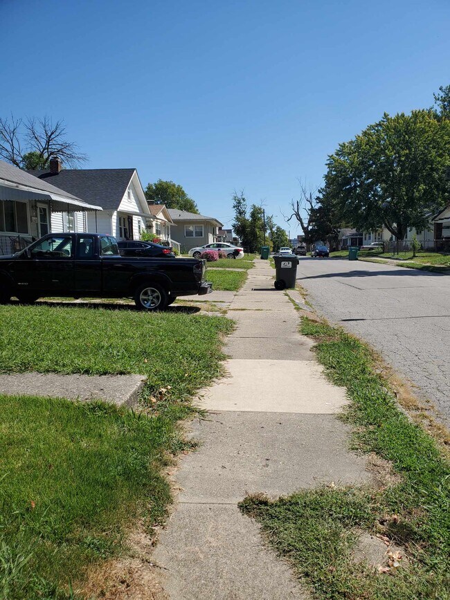 Building Photo - 1238 E Riverside Ave