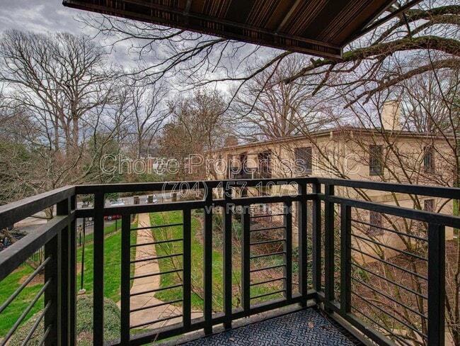 Building Photo - 227 N Dotger Ave