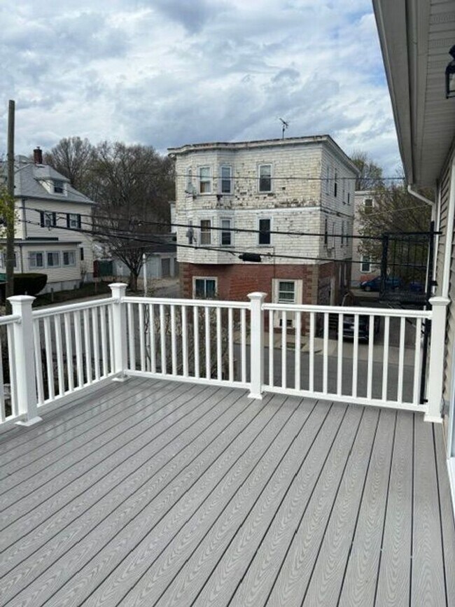 Building Photo - 121 Ledge St