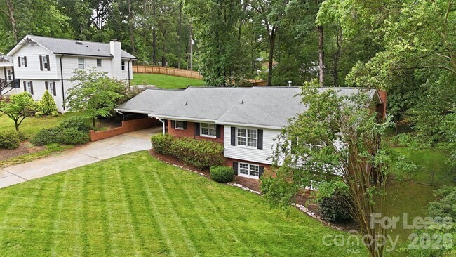 Building Photo - 926 Shady Bluff Dr