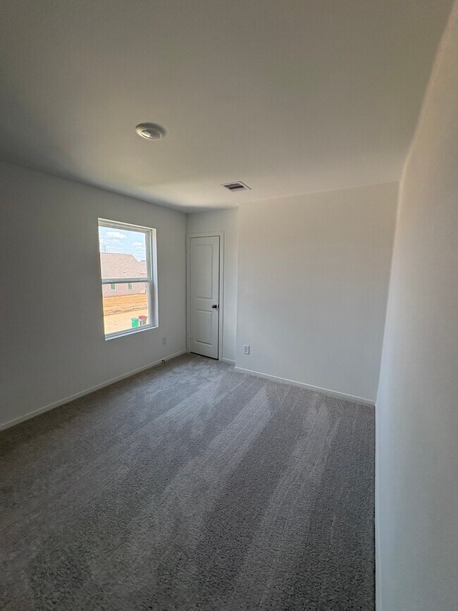 Building Photo - 16810 Great Highlands Dr
