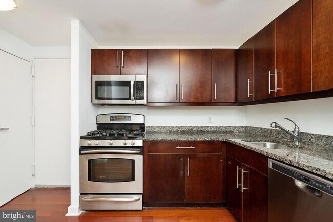 Building Photo - 219-29 S 18th St