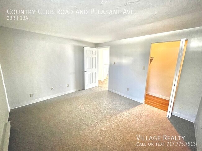 Building Photo - 615 Country Club Rd