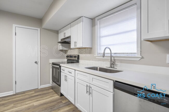 Building Photo - 2121 Alice Dr