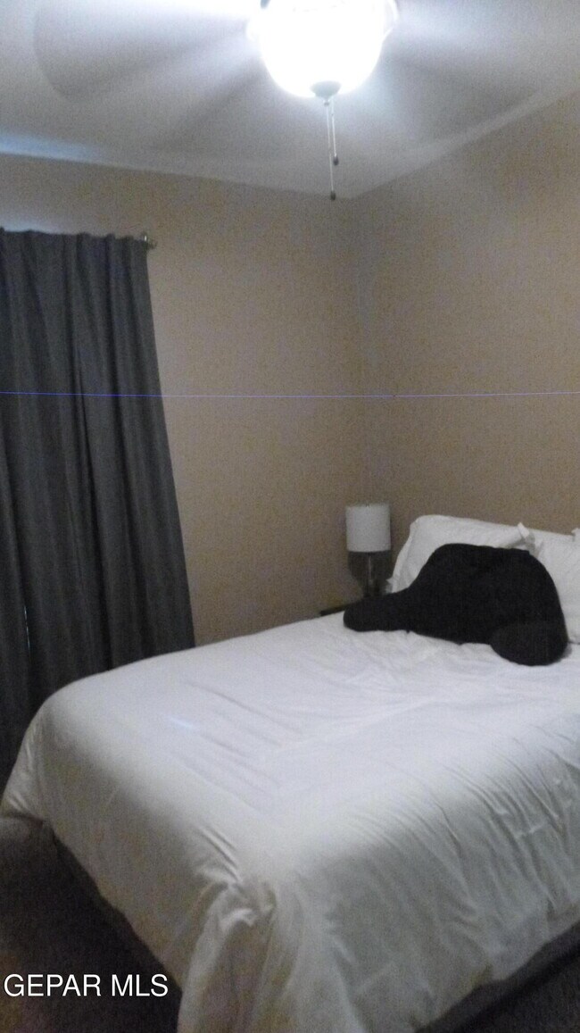 Building Photo - 14229 English Point Ave