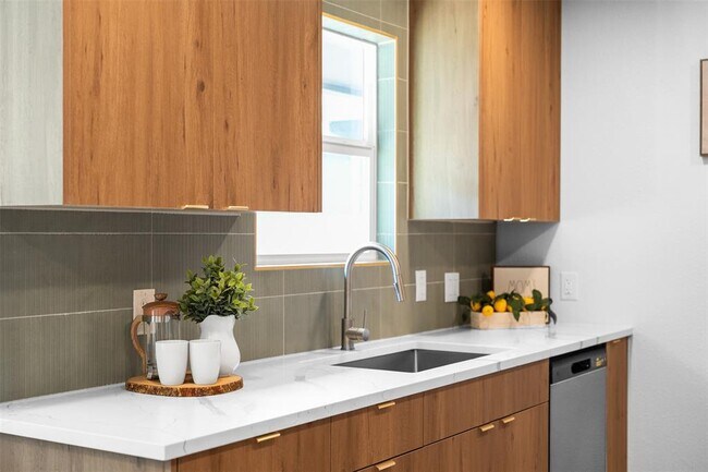 Building Photo - 4605 Beaver Creek Dr