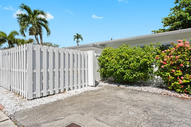 Building Photo - 2023 NE 15th Ave