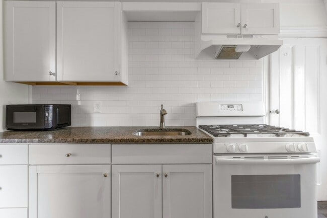 Building Photo - 46 Voorhis Ave