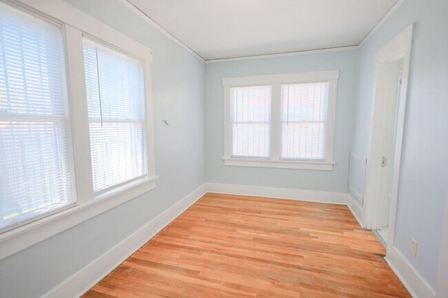 Building Photo - 317 N Santa Rita Ave
