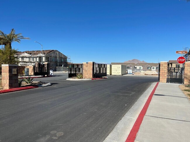 Building Photo - GATED 2 BED 2.5 BATH 2 CAR GARAGE 2 FLOOR TOWNHOUSE IN HENDERSON
