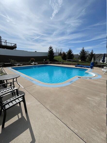 Building Photo - 680 Freedom Dr