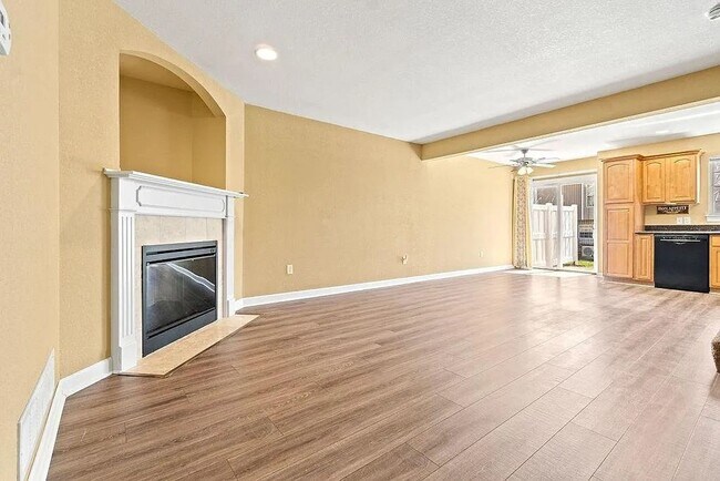 Building Photo - COMING SOON: Spacious 2-Bedroom Townhome w...