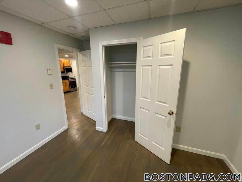 Building Photo - 77 Park Dr