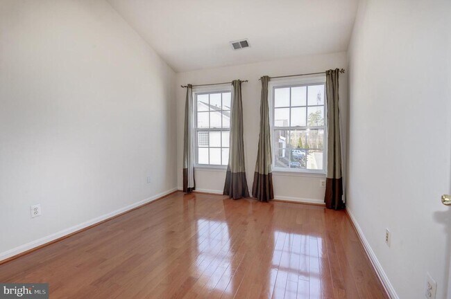 Building Photo - 18818 Silverwood Terrace