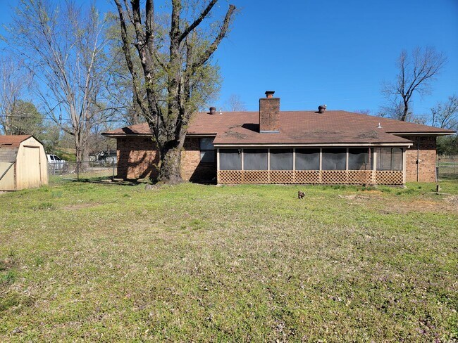 Building Photo - Newly Remodeled 3 Bedroom/2 Bath Home In V...