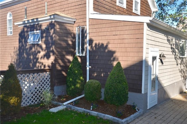 Building Photo - 15 Halsey St