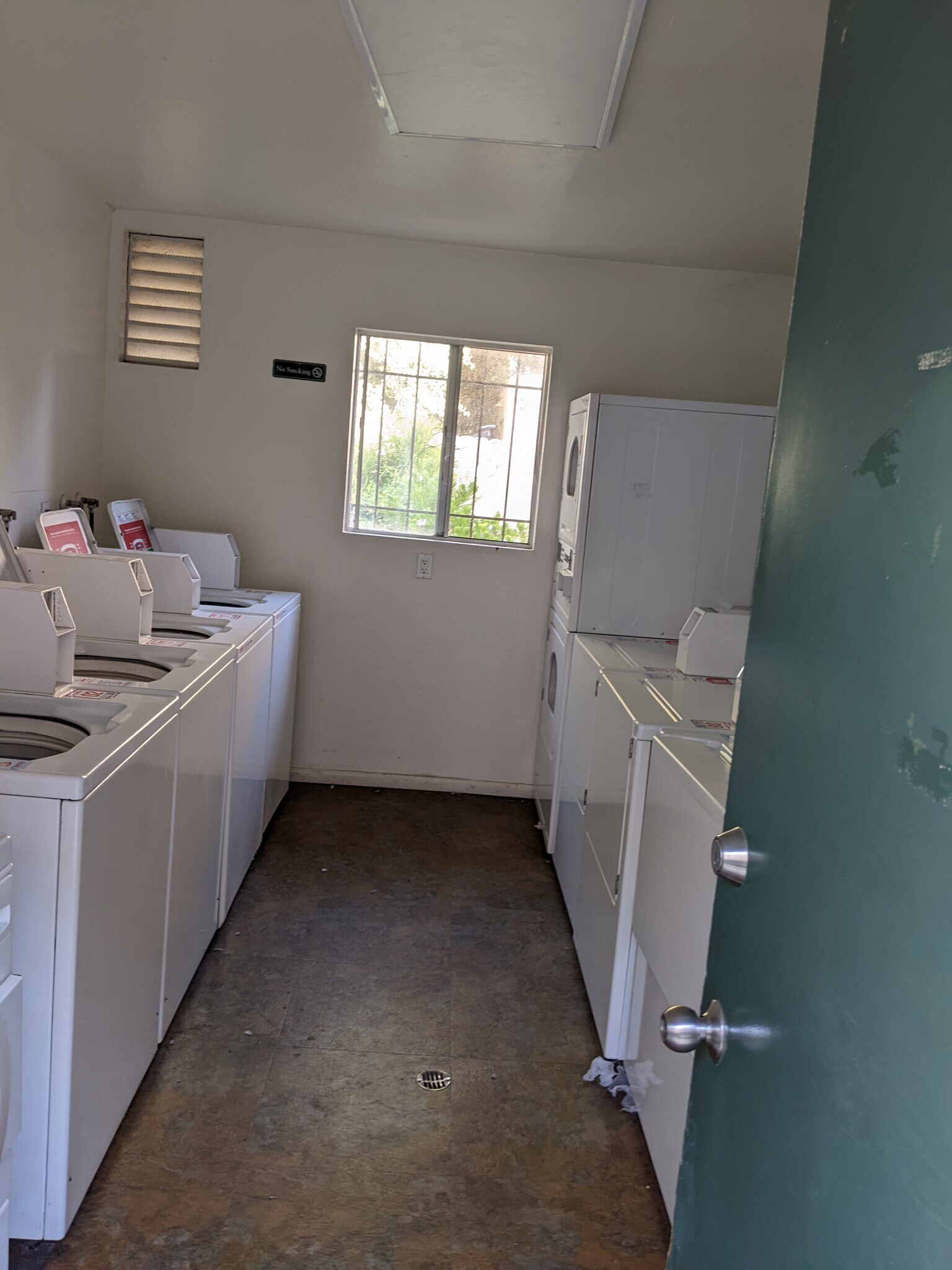 Laundry room takes quarters - 12710 Lakeshore Dr