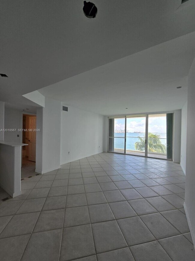 Building Photo - 800 Claughton Island Dr