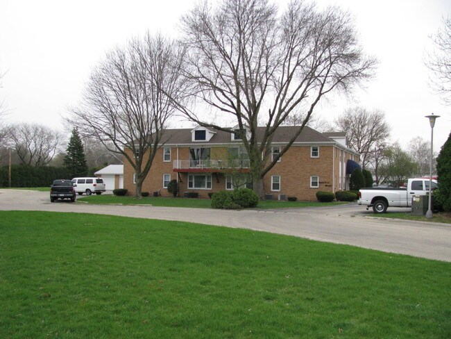 Building Photo - White Oak Apartments