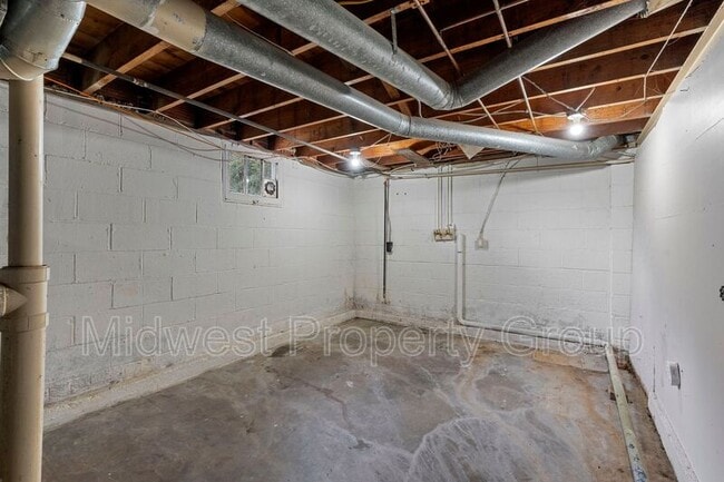 Building Photo - 3417 Eminence Blvd