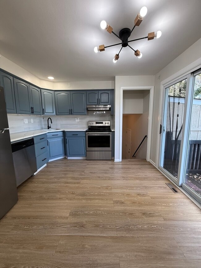 Building Photo - 205 Mardale Dr