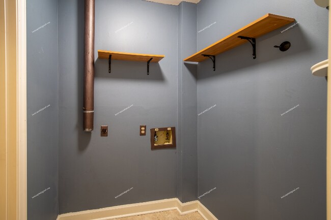 Building Photo - 8709 Olde Colony Trail