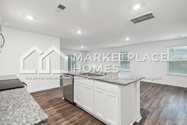 Building Photo - 2025 Southwood Cir
