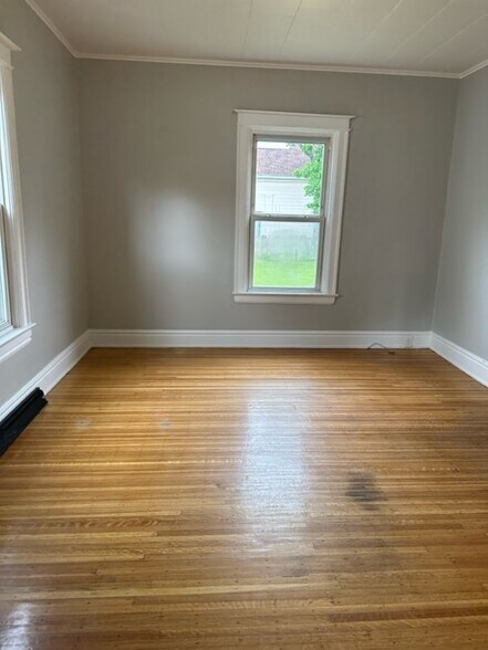 Building Photo - 50 Linnet St