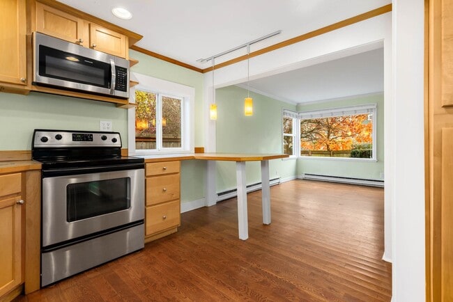 Building Photo - $1000 Off for a November move in! 3 Bedroo...