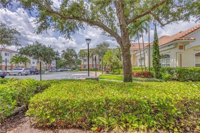 Building Photo - 9833 Baywinds Blvd