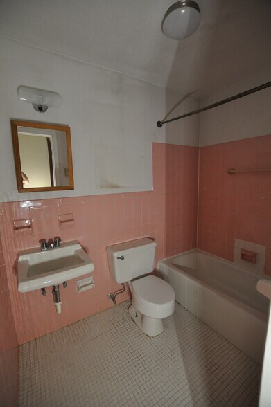 Building Photo - 2 Fairfield Ave