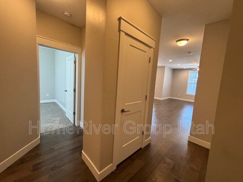 Building Photo - 276 E Sandy Sage Way