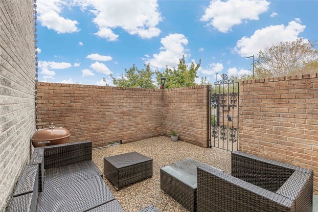 Building Photo - 3139 Bissonnet St