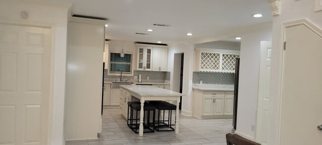 Building Photo - 8129 Lemon Tree St