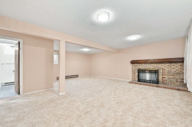 Building Photo - 1354 S Zeno St