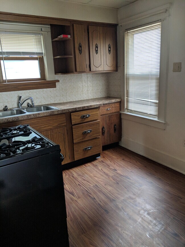 Building Photo - 4 bedroom house for rent