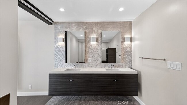 Building Photo - 855 Santa Ana St