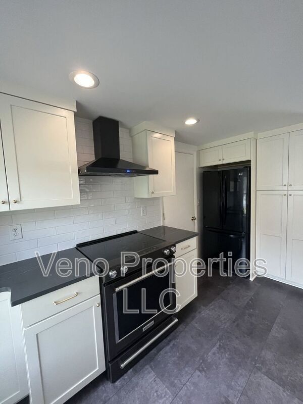 Building Photo - 130 Thimbleberry Rd