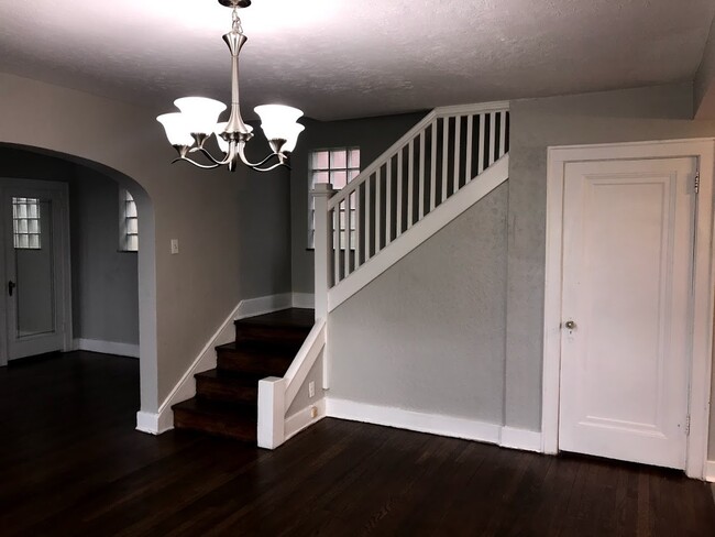 Building Photo - 4 Bedroom; 1 Bath House for Rent - Swissvale