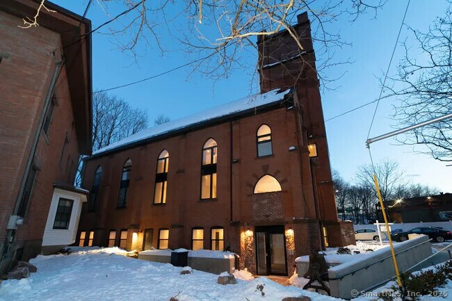 Building Photo - 847 State St