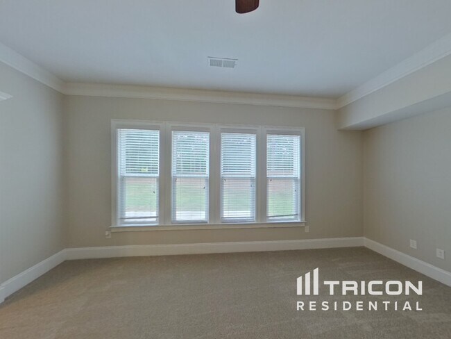 Building Photo - 105 Jaclaire Ln