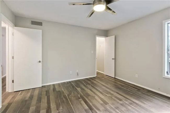 Building Photo - 901 Country Park Dr