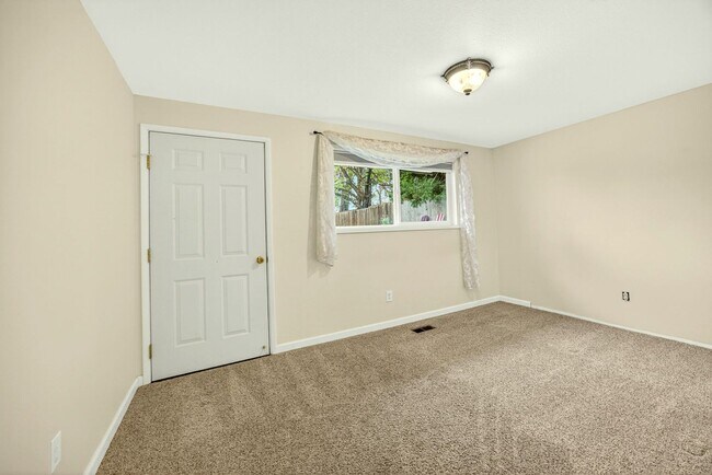 Building Photo - Unfurnished Light-Filled, Beautifully Updated 3-Bedroom Home in Jacksonville