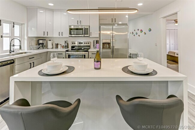 Building Photo - 16643 Redwood Way