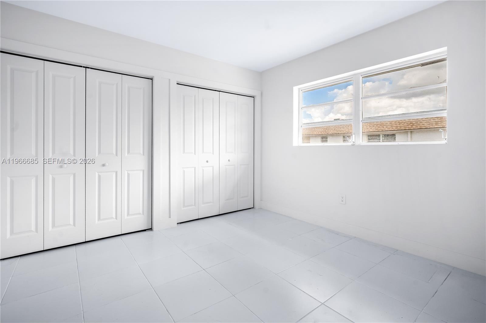 Building Photo - 8860 Fontainebleau Blvd