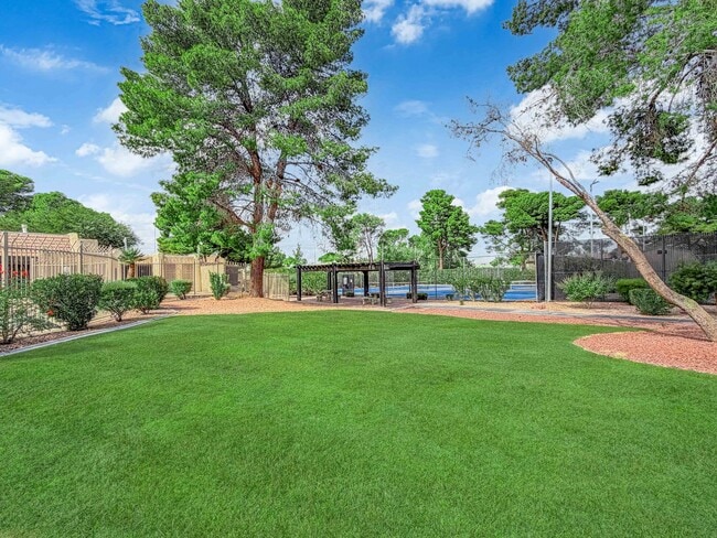 Building Photo - Charming 3 Bedroom ,2 bathroom in Paradise...