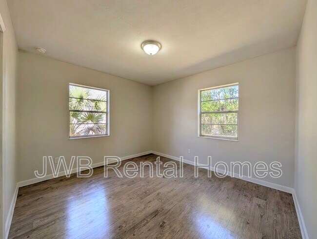 Building Photo - 249 W 44th St